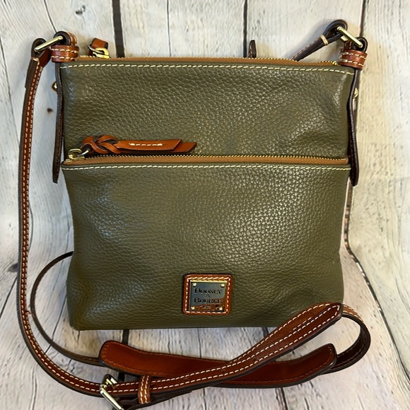 Dooney & Bourke Pebble grain Olive letter carrier - Picture 2 of 10
